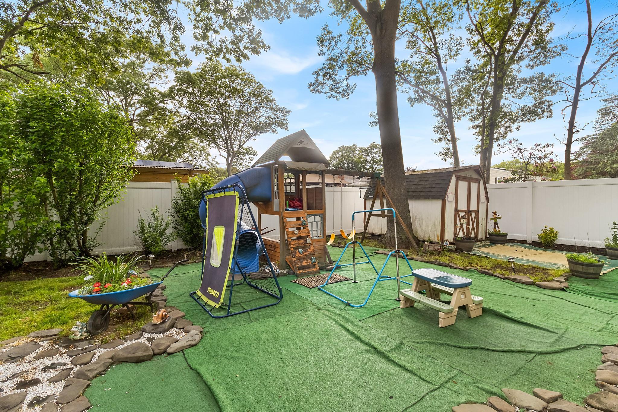 Single Family Lowell  Suffolk County, NY 11742, MLS-876034-23