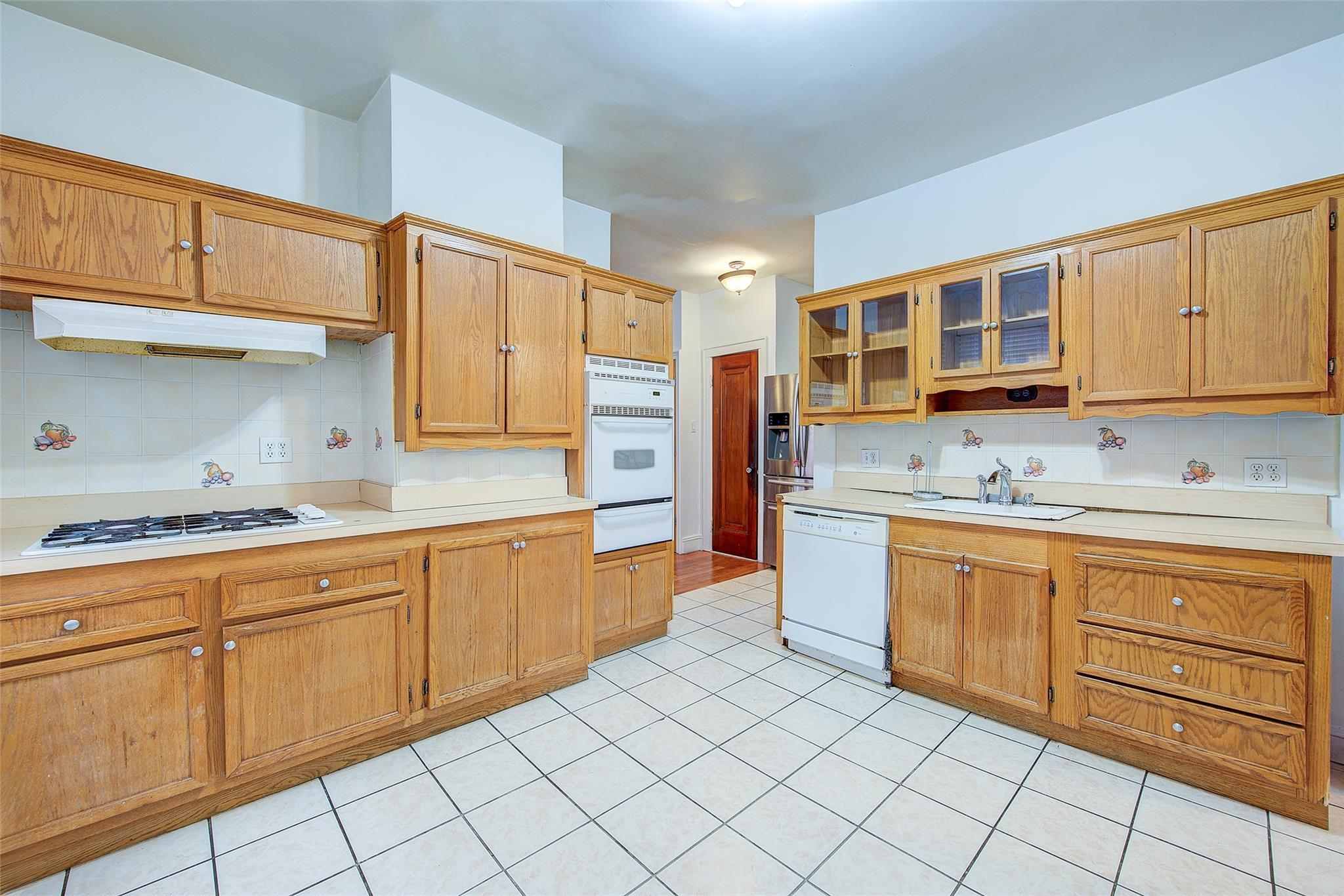 Single Family 68th  Queens, NY 11378, MLS-876043-21