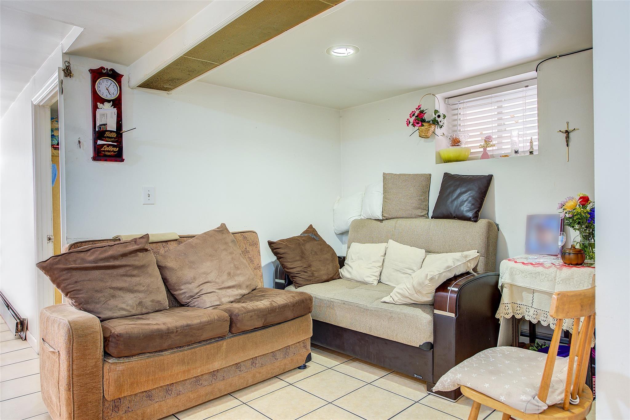 Single Family 68th  Queens, NY 11378, MLS-876043-31