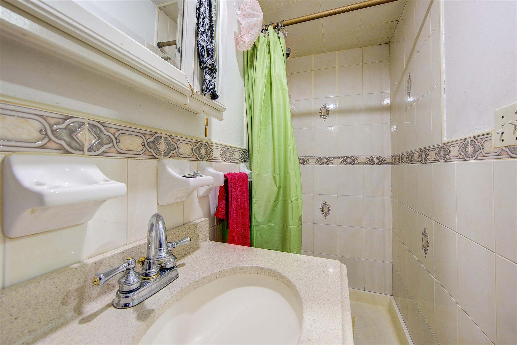 Single Family 68th  Queens, NY 11378, MLS-876043-34
