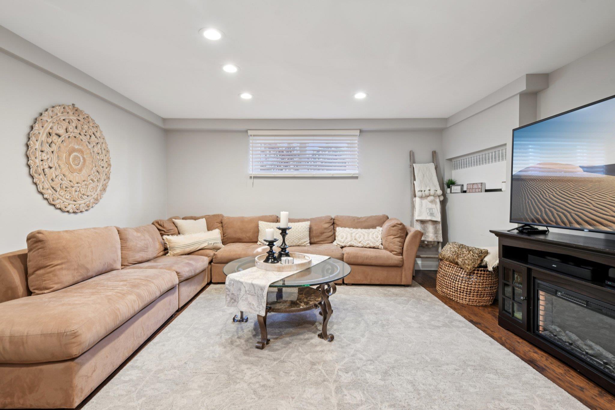 Single Family Queens  Nassau County, NY 11762, MLS-876131-35