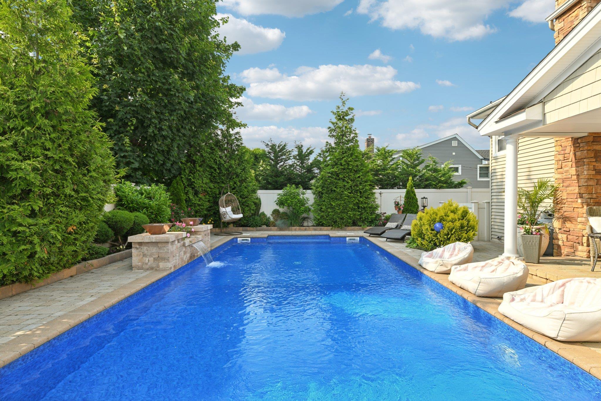 Single Family Queens  Nassau County, NY 11762, MLS-876131-38