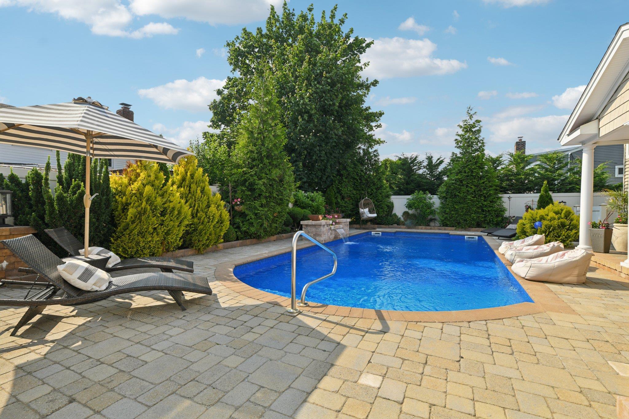 Single Family Queens  Nassau County, NY 11762, MLS-876131-40