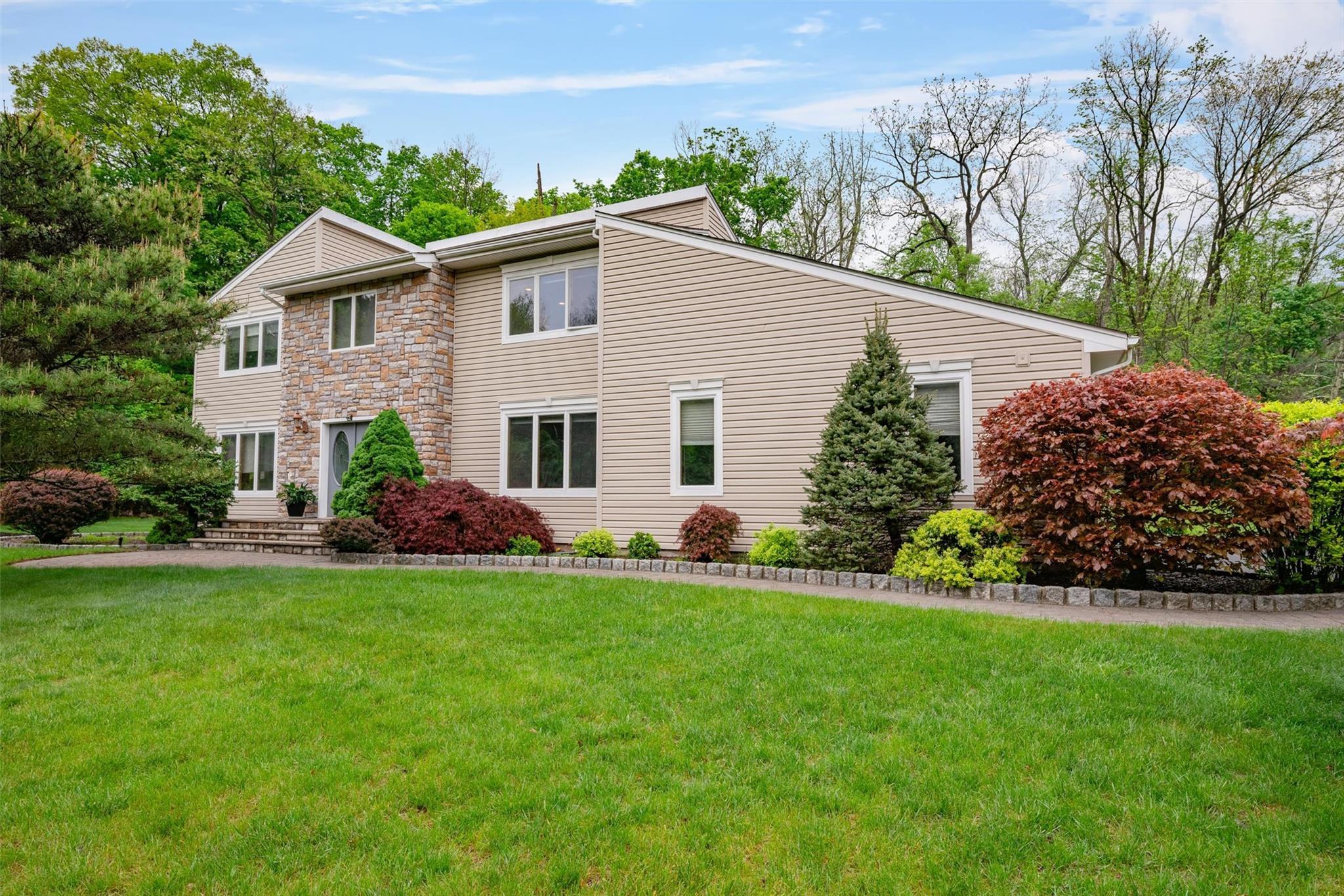Single Family Blue Sky  Rockland County, NY 10901, MLS-876133-2