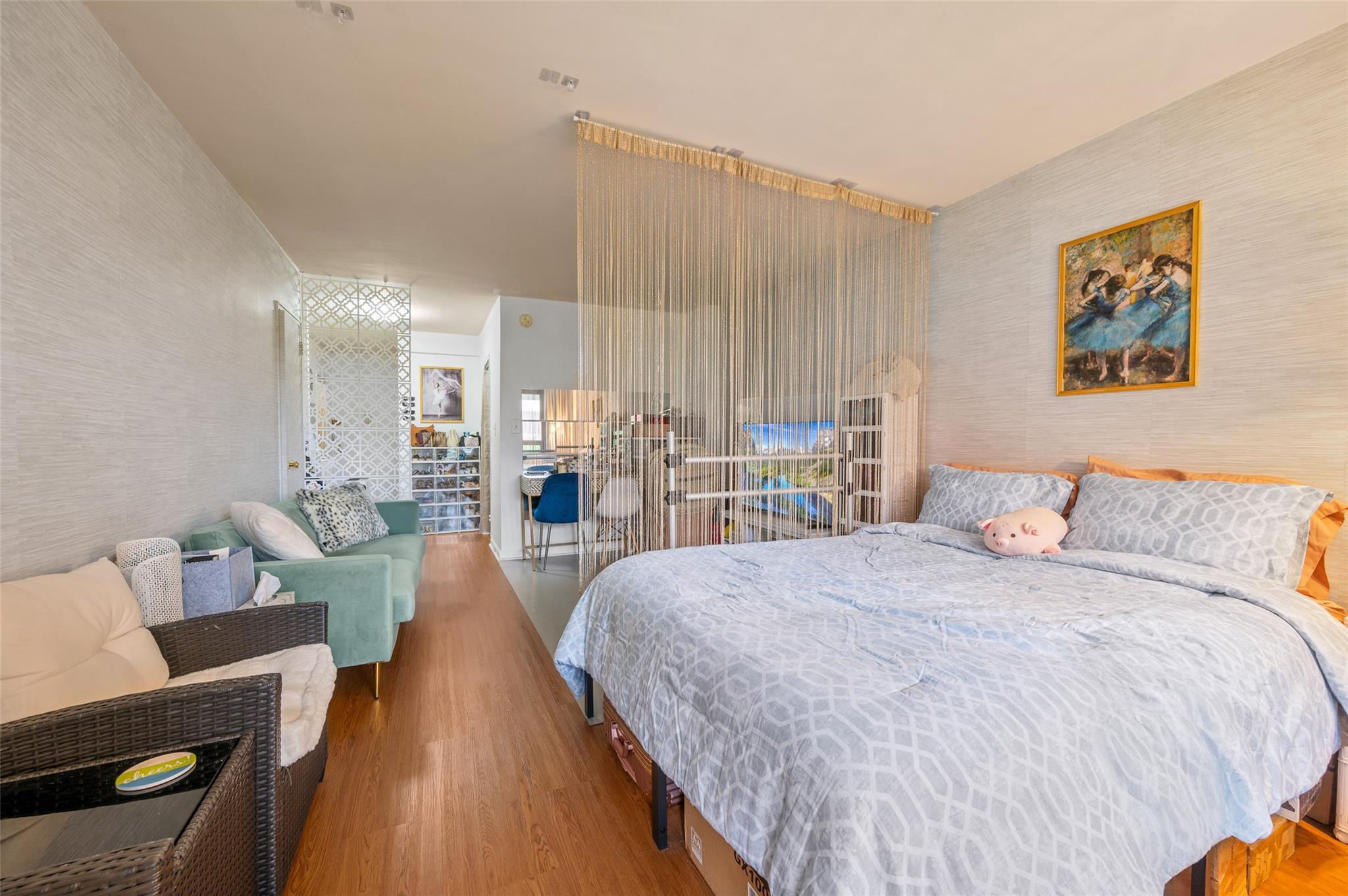 Apartment 97th St  Queens, NY 11374, MLS-876227-8
