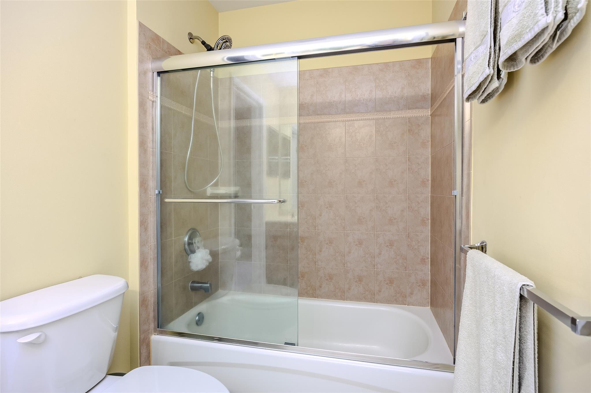 Single Family Avolet  Suffolk County, NY 11766, MLS-876268-37