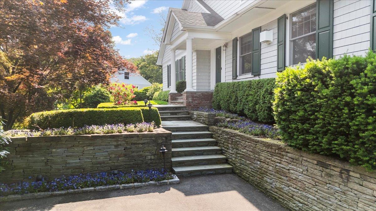 Single Family Halyard  Suffolk County, NY 11724, MLS-876279-3