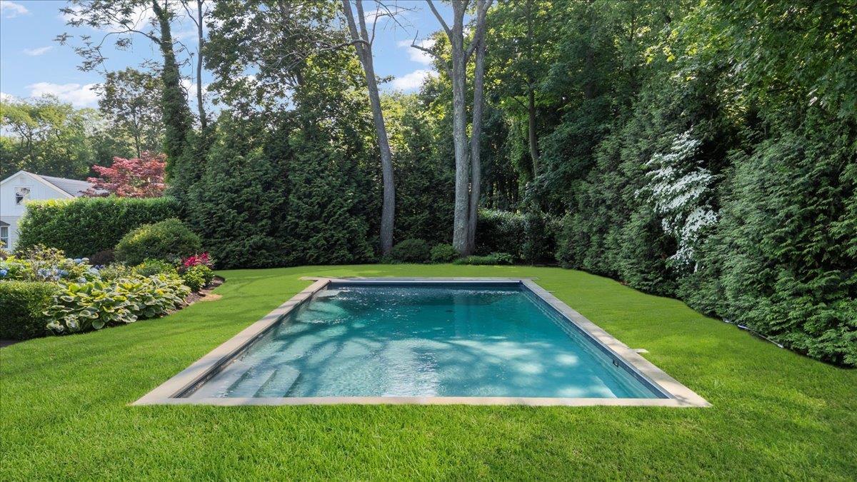 Single Family Halyard  Suffolk County, NY 11724, MLS-876279-32