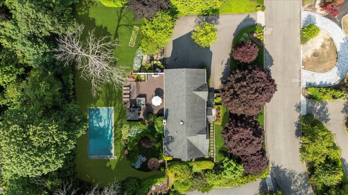 Single Family Halyard  Suffolk County, NY 11724, MLS-876279-34