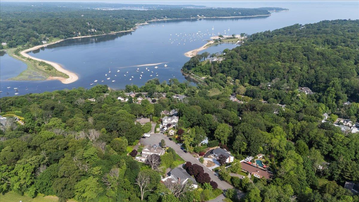 Single Family Halyard  Suffolk County, NY 11724, MLS-876279-35