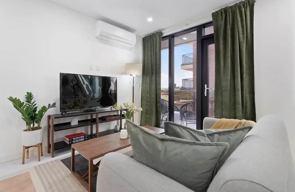 Condo Queens Blvd  Queens, NY 11415, MLS-876336-2