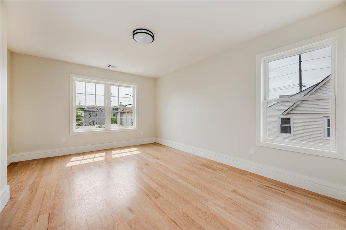 Single Family Bayview  Nassau County, NY 11096, MLS-876522-12