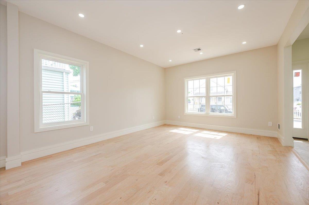 Single Family Bayview  Nassau County, NY 11096, MLS-876522-4