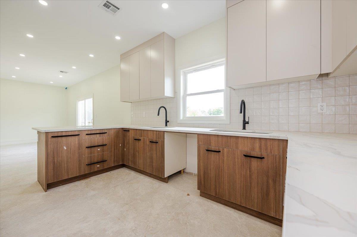 Single Family Bayview  Nassau County, NY 11096, MLS-876522-6