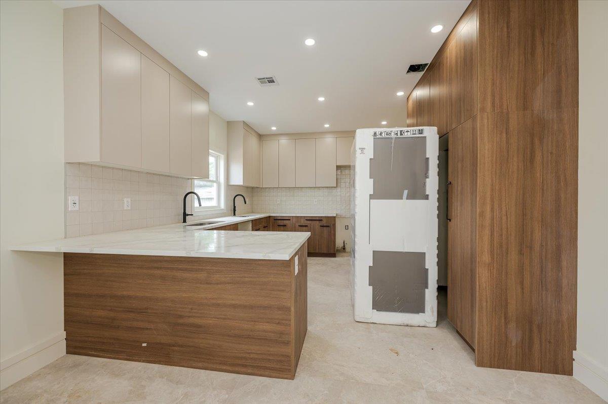 Single Family Bayview  Nassau County, NY 11096, MLS-876522-7