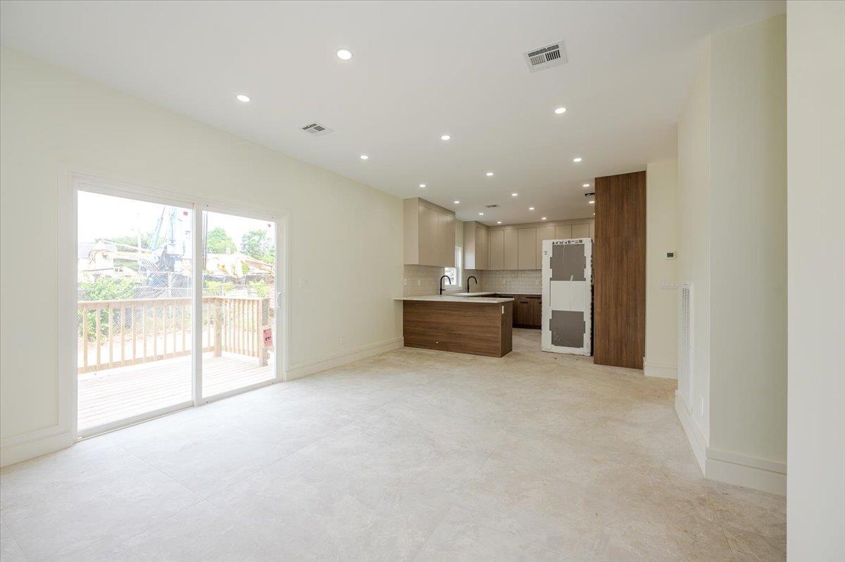 Single Family Bayview  Nassau County, NY 11096, MLS-876522-9