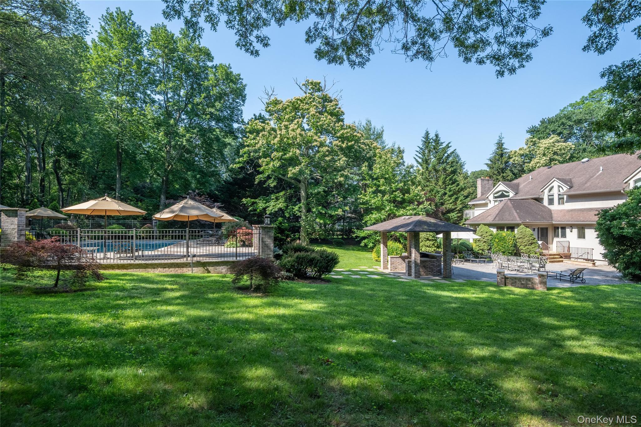 Single Family Split Rock  Nassau County, NY 11791, MLS-876542-50