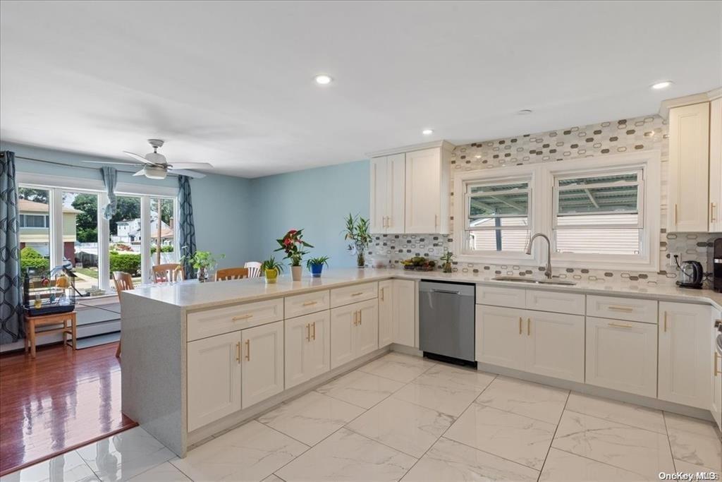 Single Family Oakley Nassau County, NY 11758, MLS-876554-4