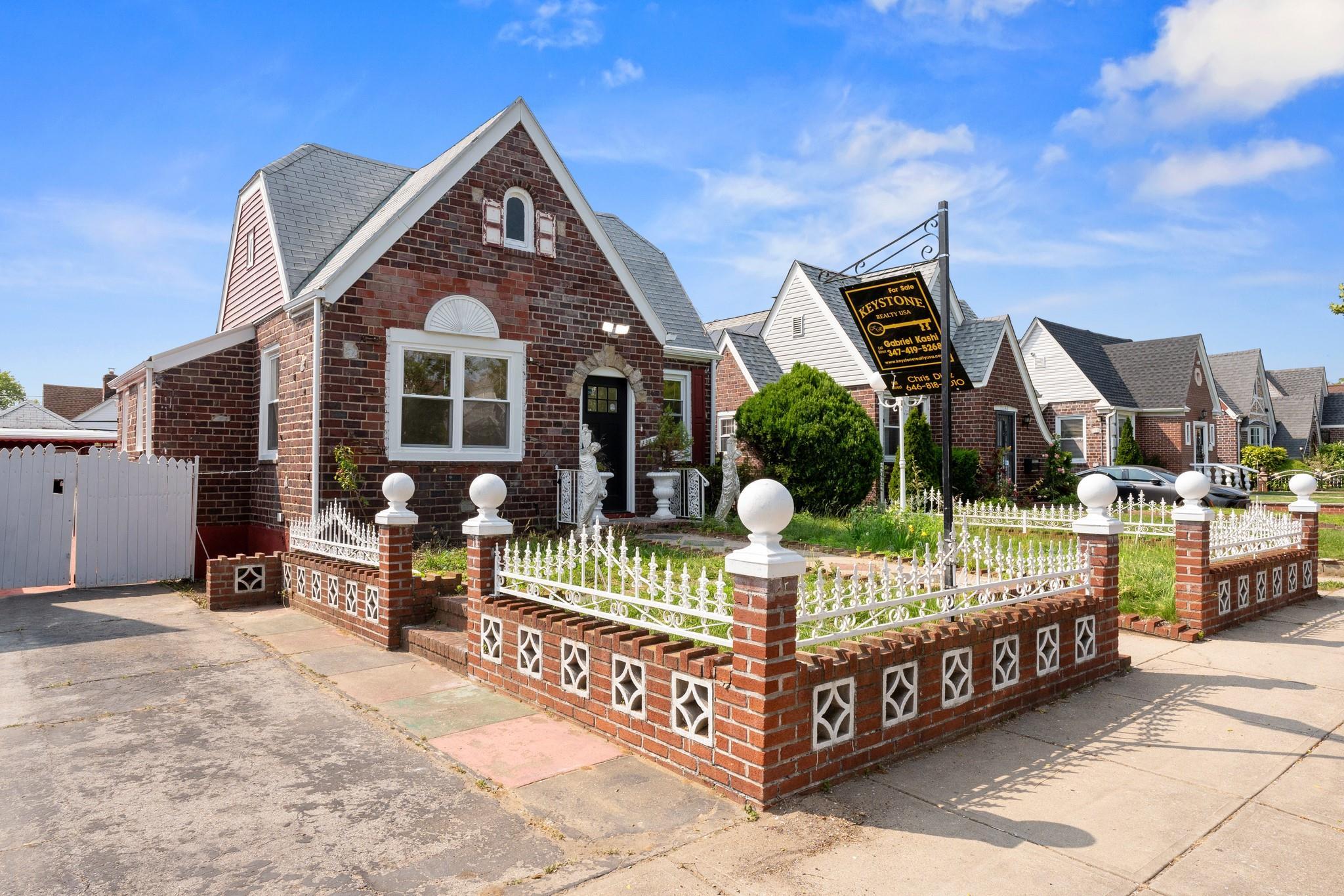 Single Family Francis Lewis Blvd  Queens, NY 11413, MLS-876591-21