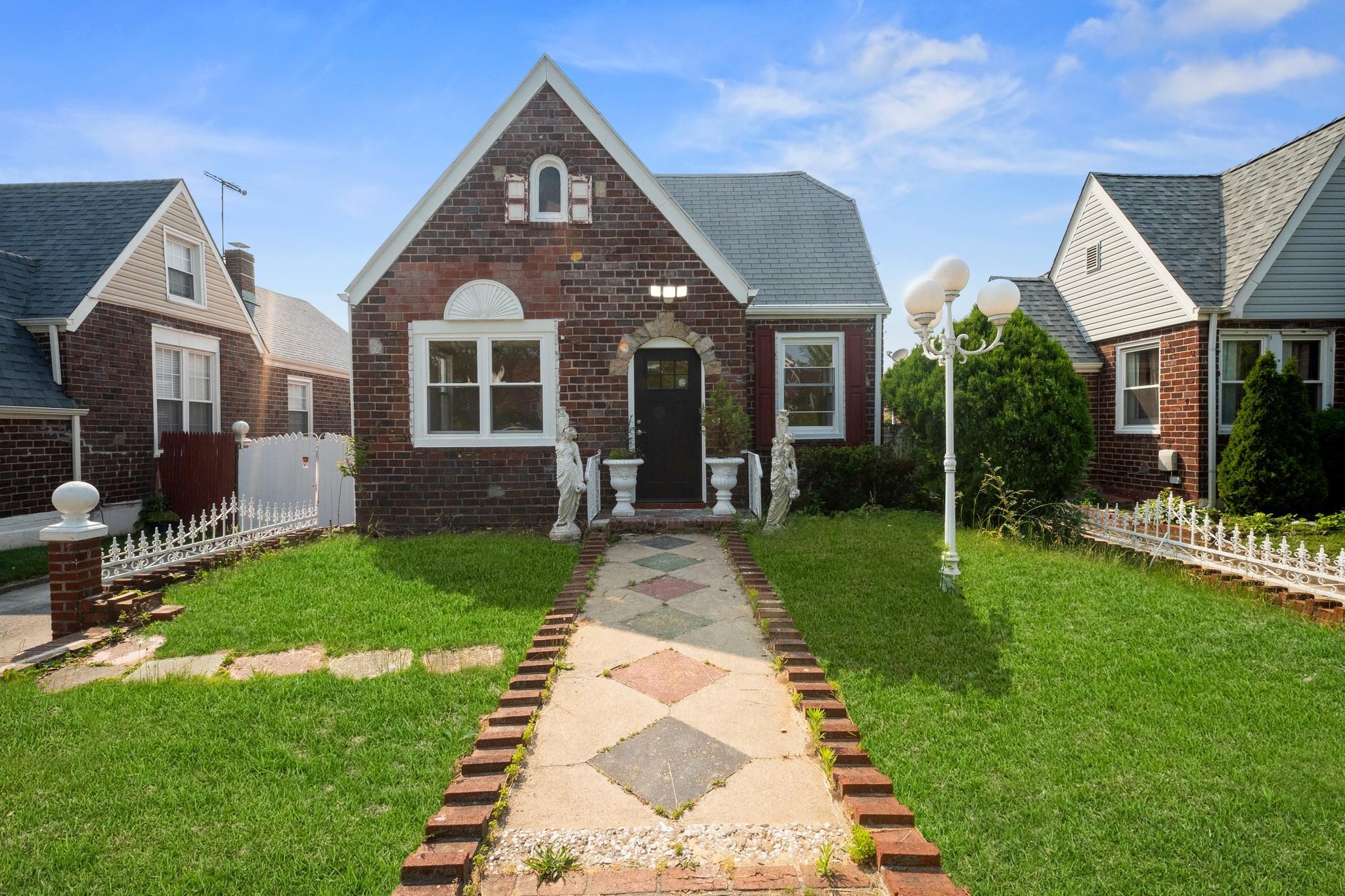 Single Family Francis Lewis Blvd  Queens, NY 11413, MLS-876591-22