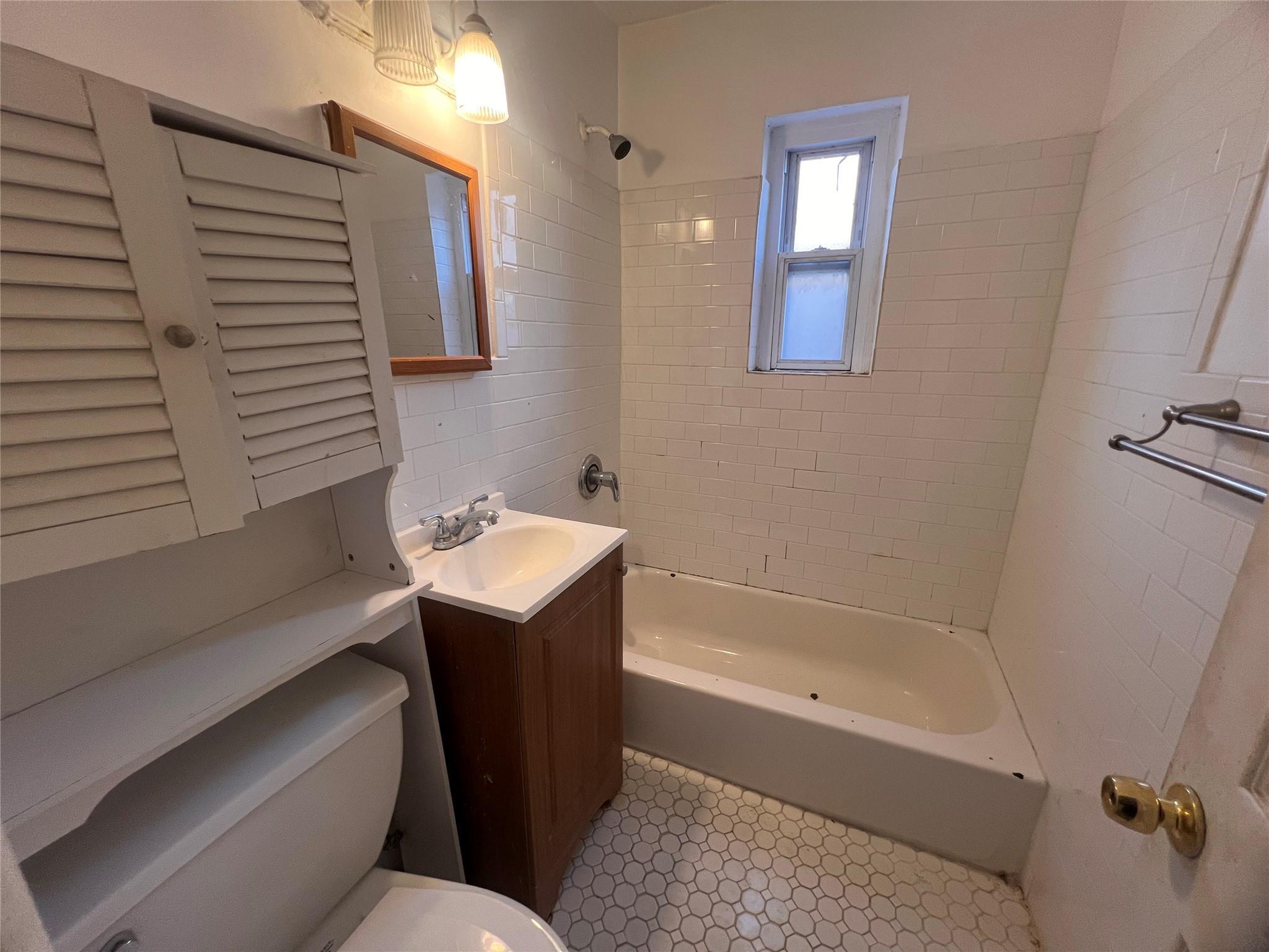 Single Family Harding  Bronx, NY 10465, MLS-876596-6