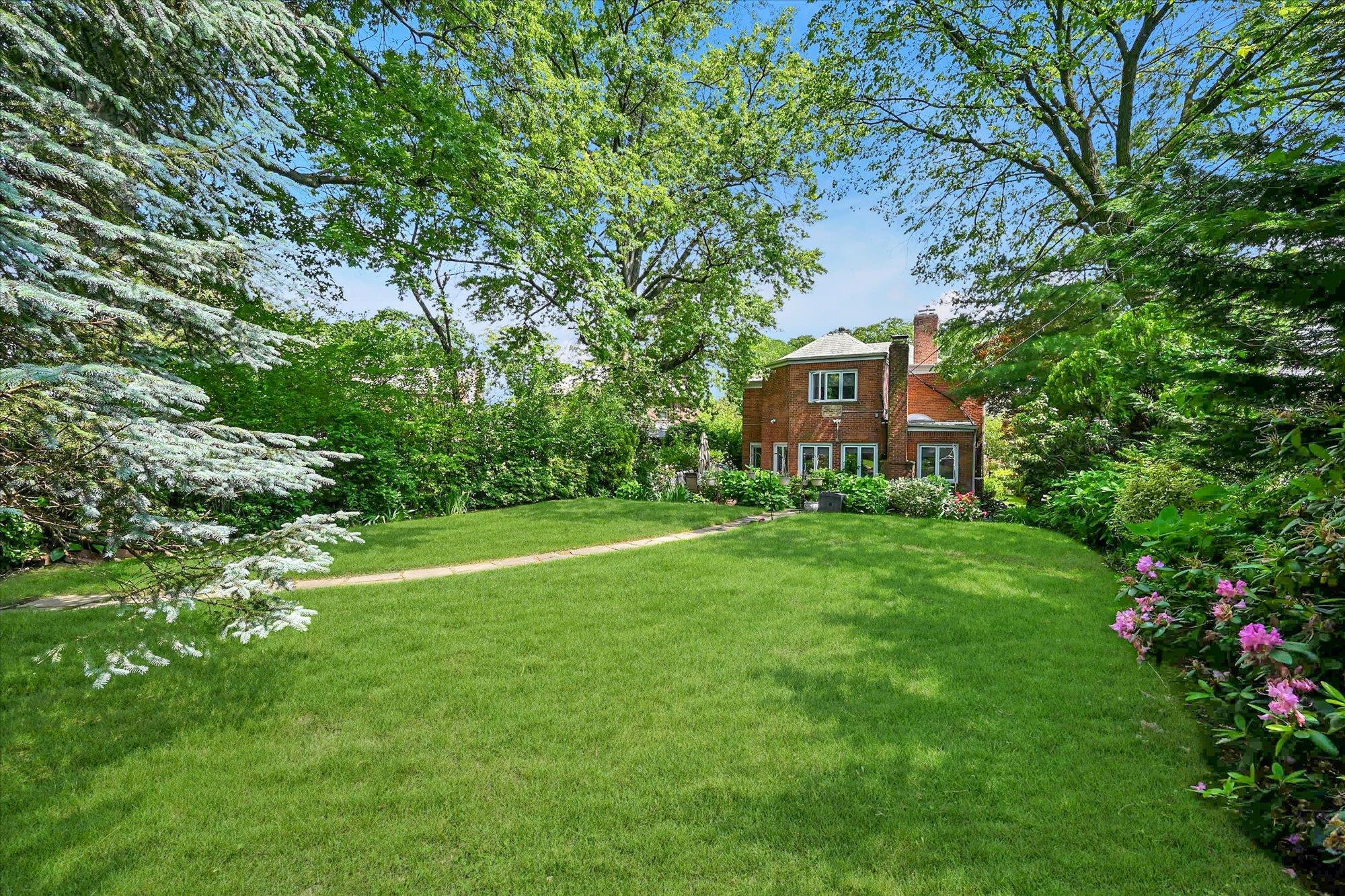 Single Family Edgerton  Queens, NY 11432, MLS-876623-20