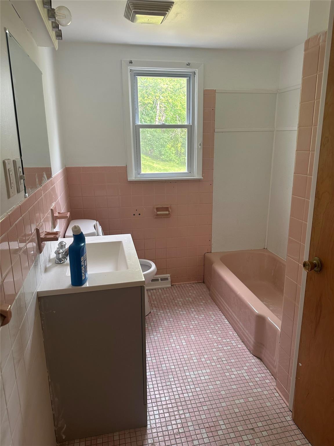 Single Family Pinewood  Albany County, NY 12208, MLS-876680-9
