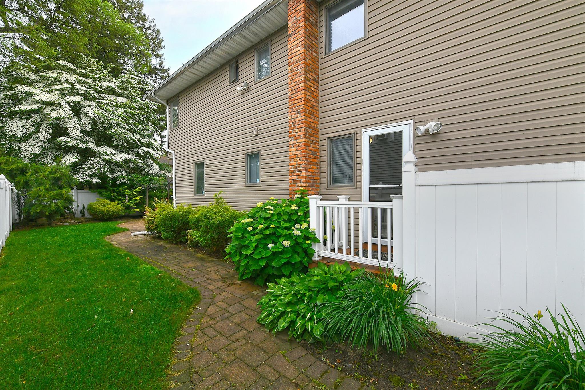 Single Family Dawes  Nassau County, NY 11791, MLS-876697-27