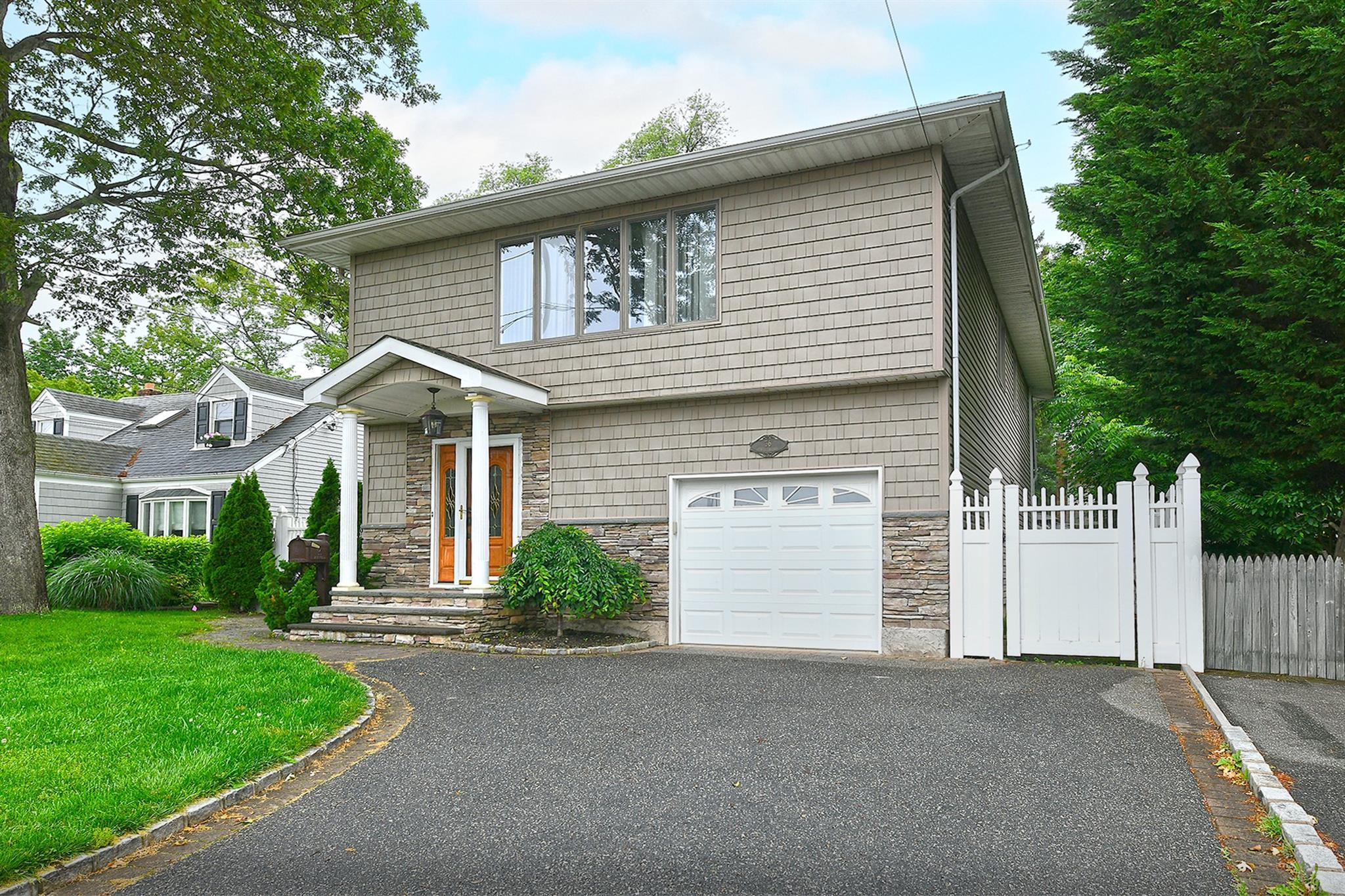 Single Family Dawes  Nassau County, NY 11791, MLS-876697-3