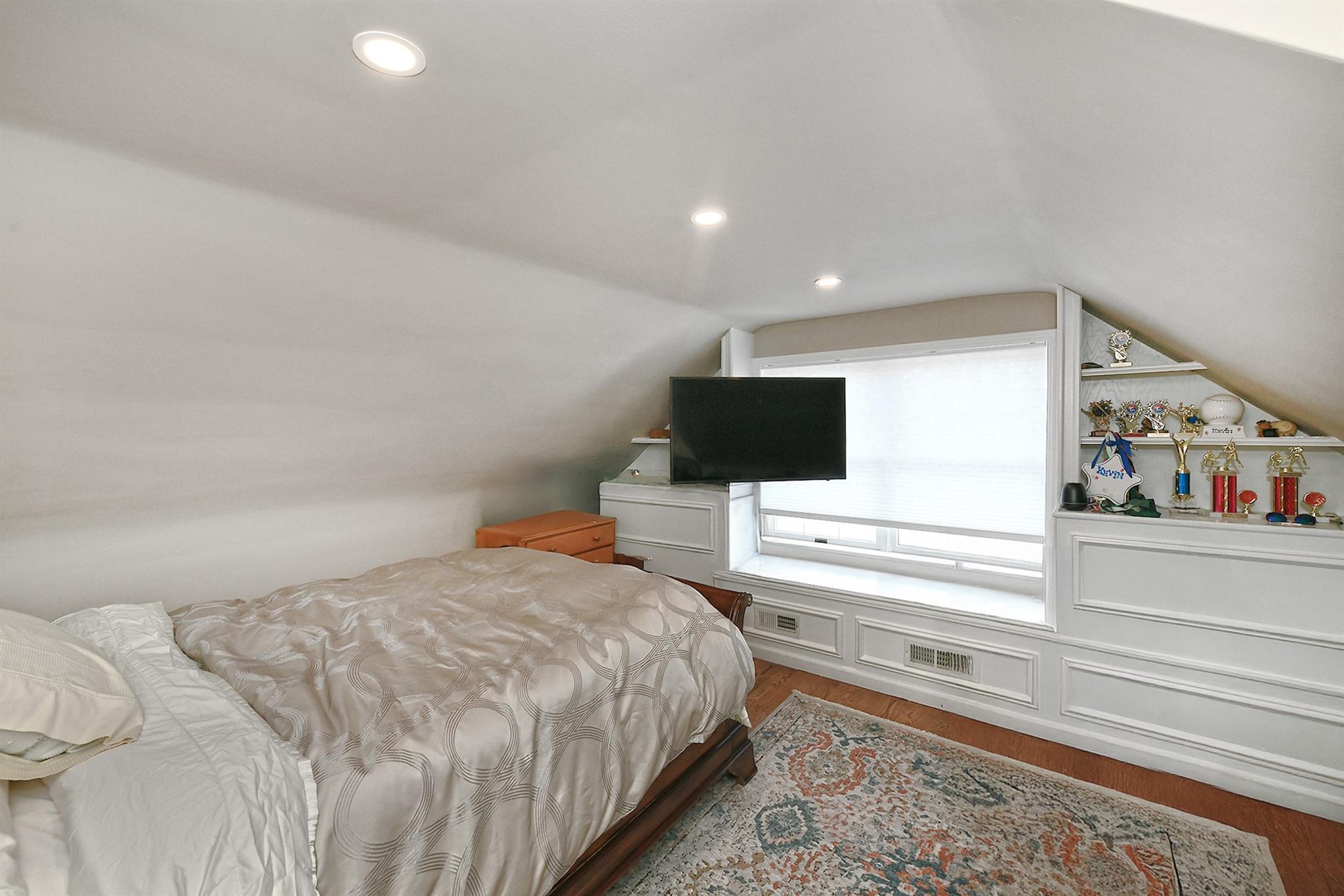 Single Family 214th  Queens, NY 11361, MLS-876728-35