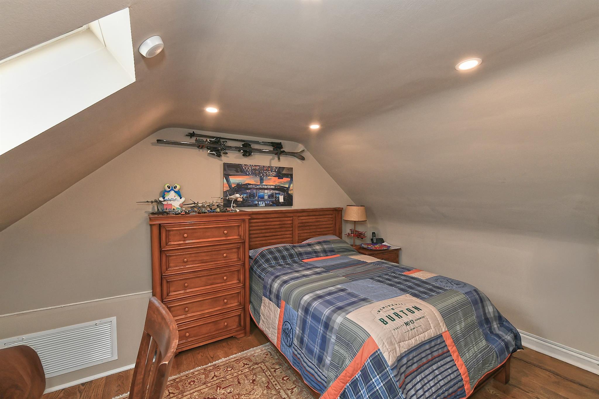 Single Family 214th  Queens, NY 11361, MLS-876728-37