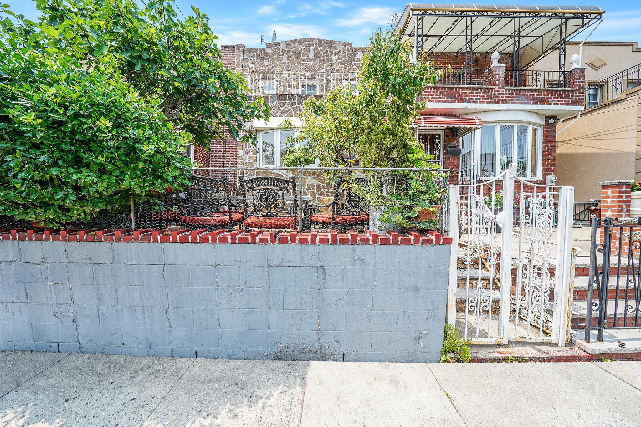 Single Family 37th  Queens, NY 11105, MLS-876743-2