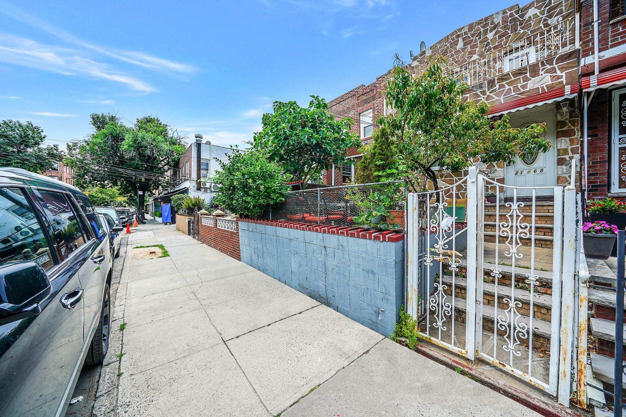 Single Family 37th  Queens, NY 11105, MLS-876743-3