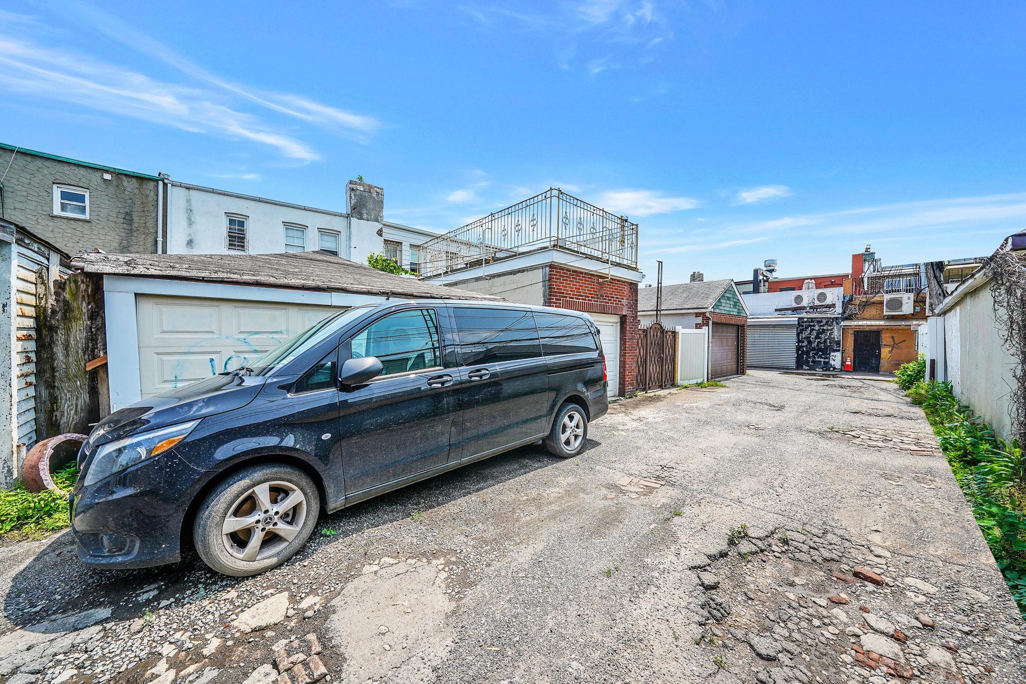 Single Family 37th  Queens, NY 11105, MLS-876743-4