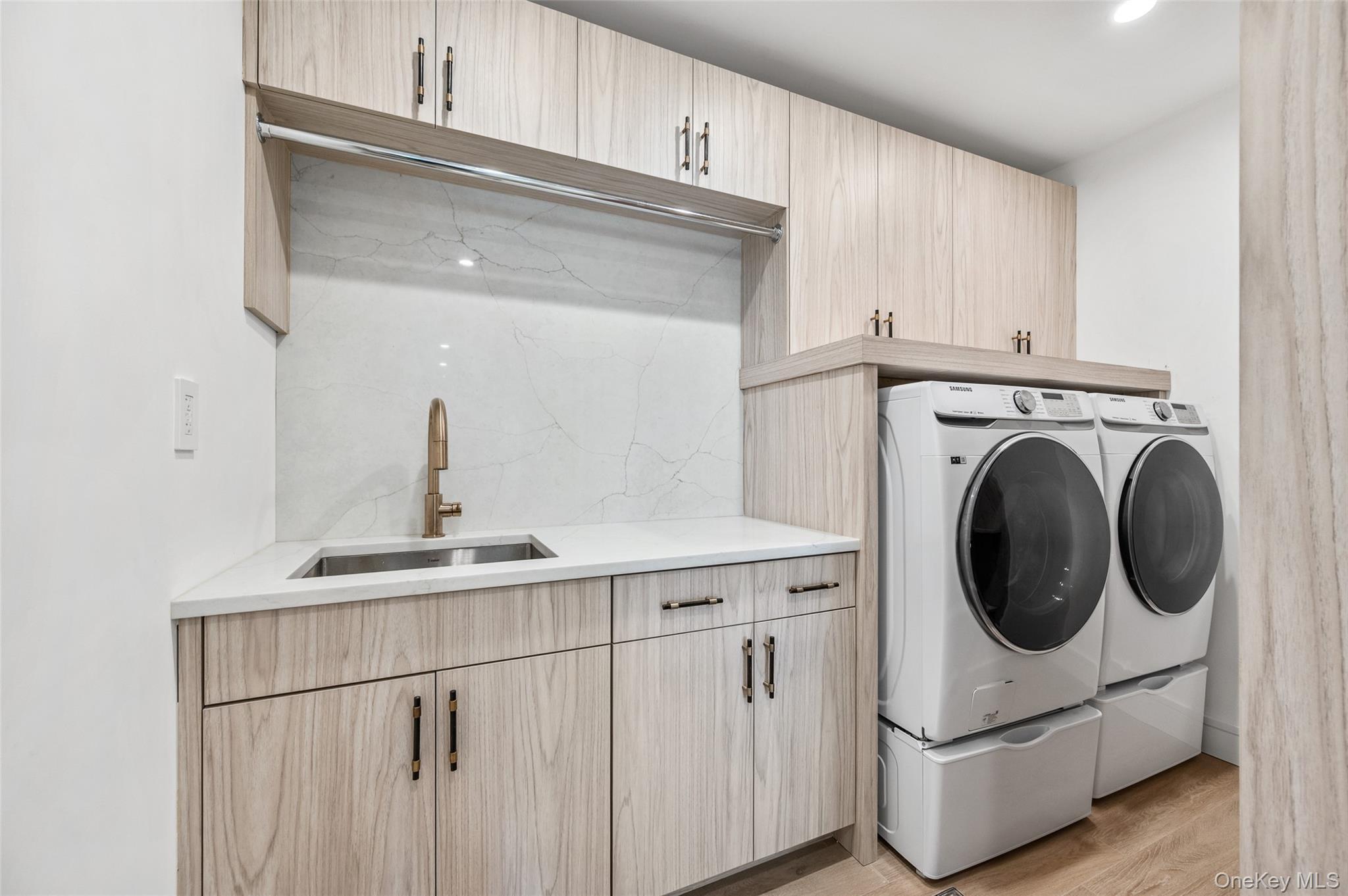 Single Family Candy Ln Nassau County, NY 11023, MLS-876756-22