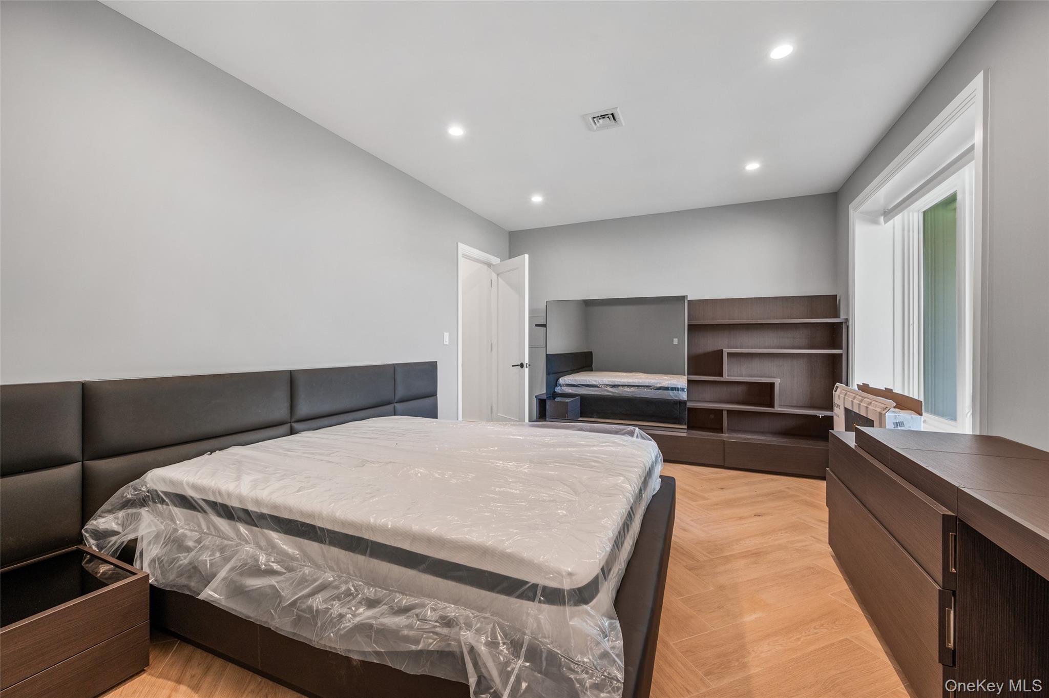 Single Family Candy Ln Nassau County, NY 11023, MLS-876756-24