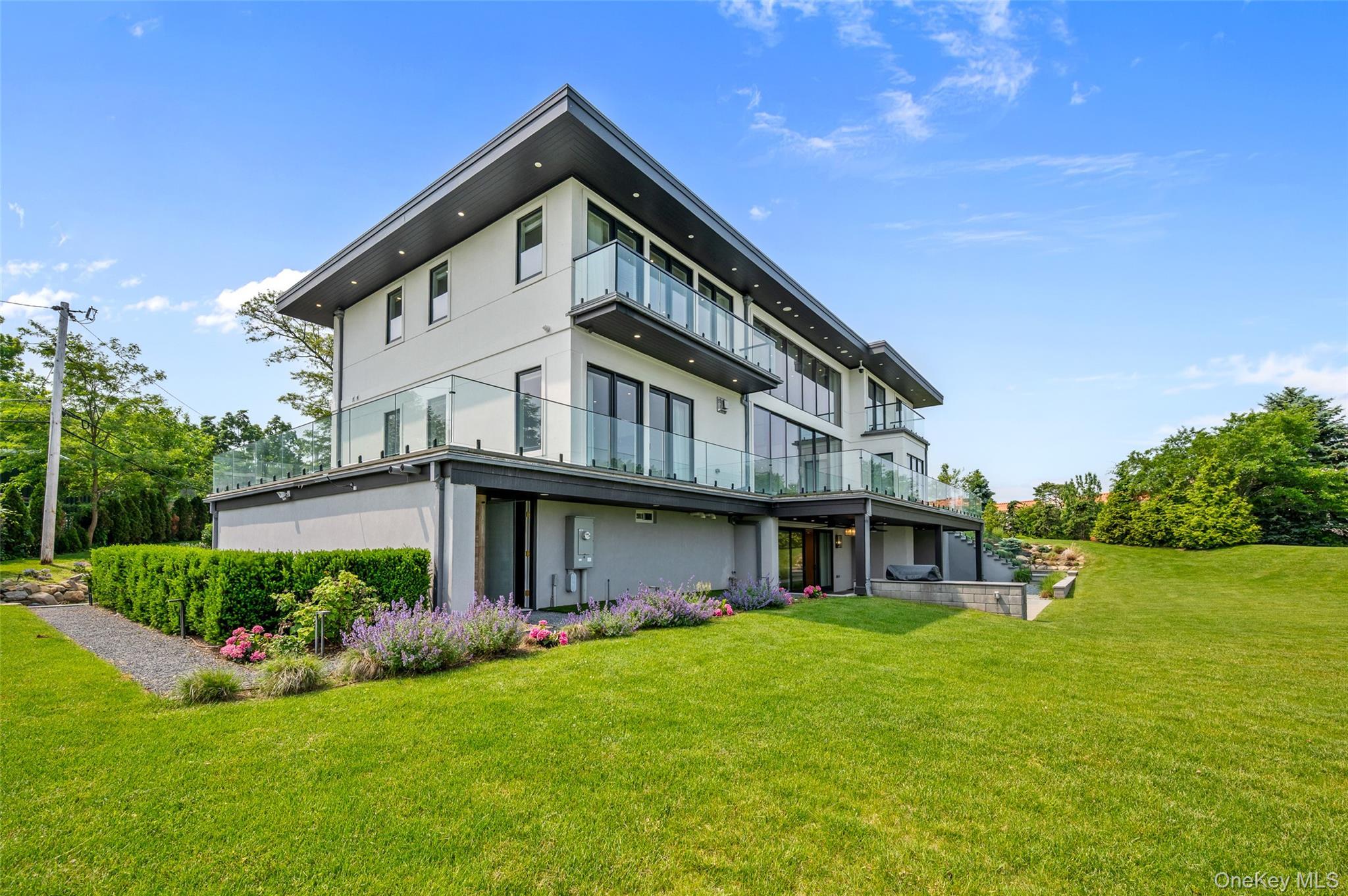 Single Family Candy Ln Nassau County, NY 11023, MLS-876756-33