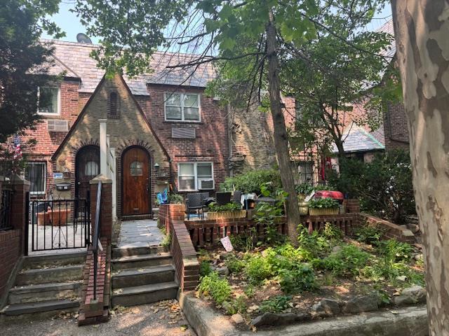 Single Family 70  Queens, NY 11372, MLS-876819-23