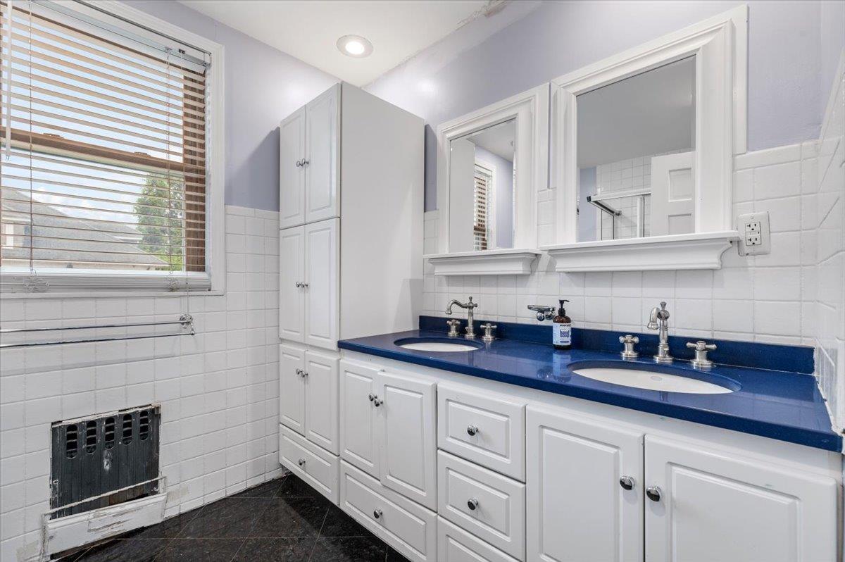 Single Family Broadway  Nassau County, NY 11559, MLS-876867-16