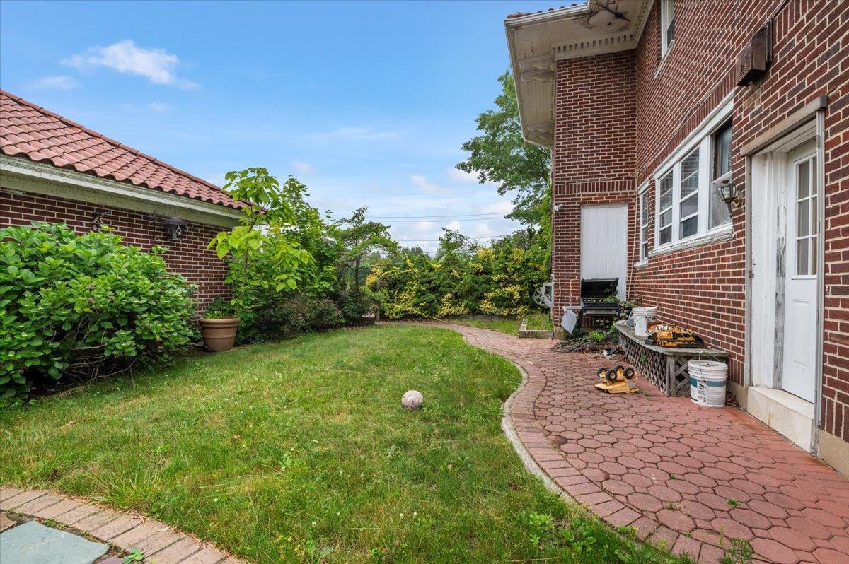 Single Family Broadway  Nassau County, NY 11559, MLS-876867-20
