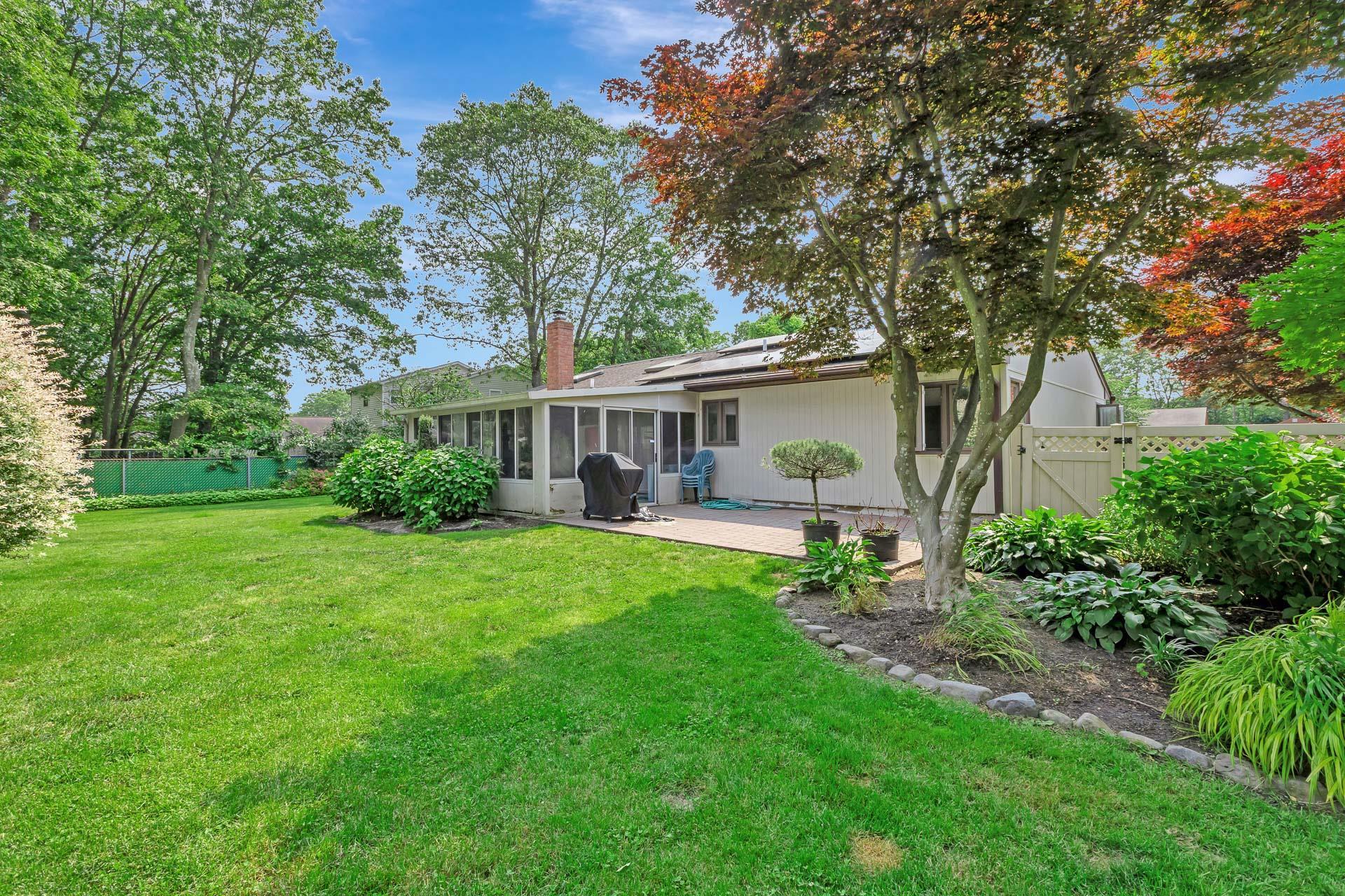 Single Family Wellwood  Suffolk County, NY 11967, MLS-876933-28