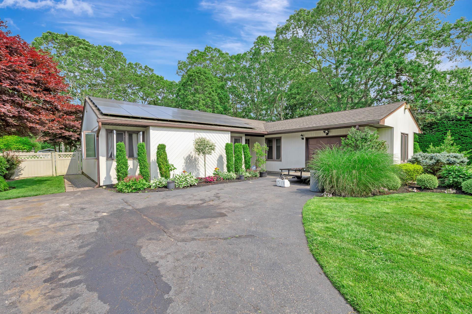 Single Family Wellwood  Suffolk County, NY 11967, MLS-876933-4
