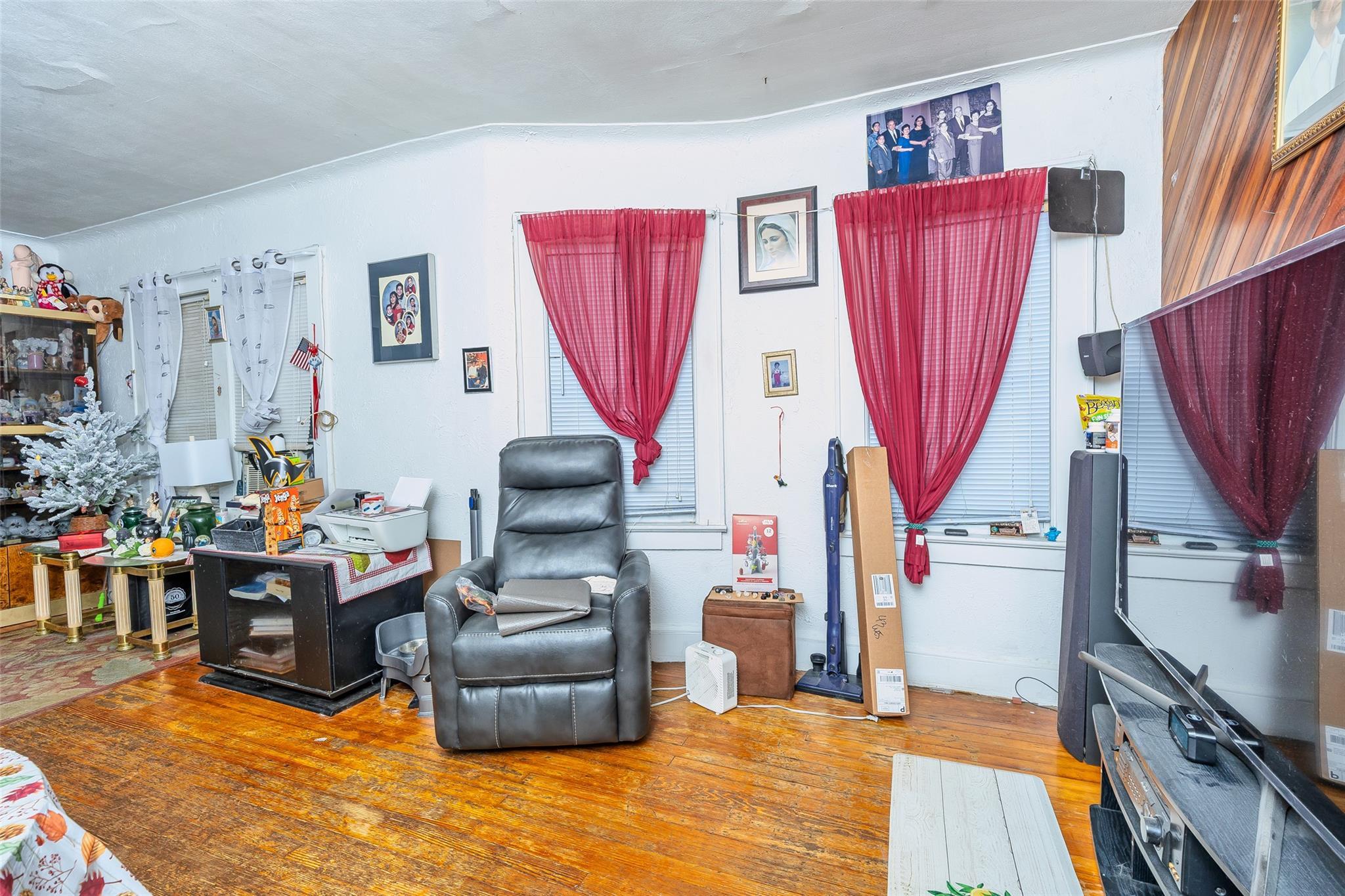 Single Family Westbury  Nassau County, NY 11501, MLS-877077-11