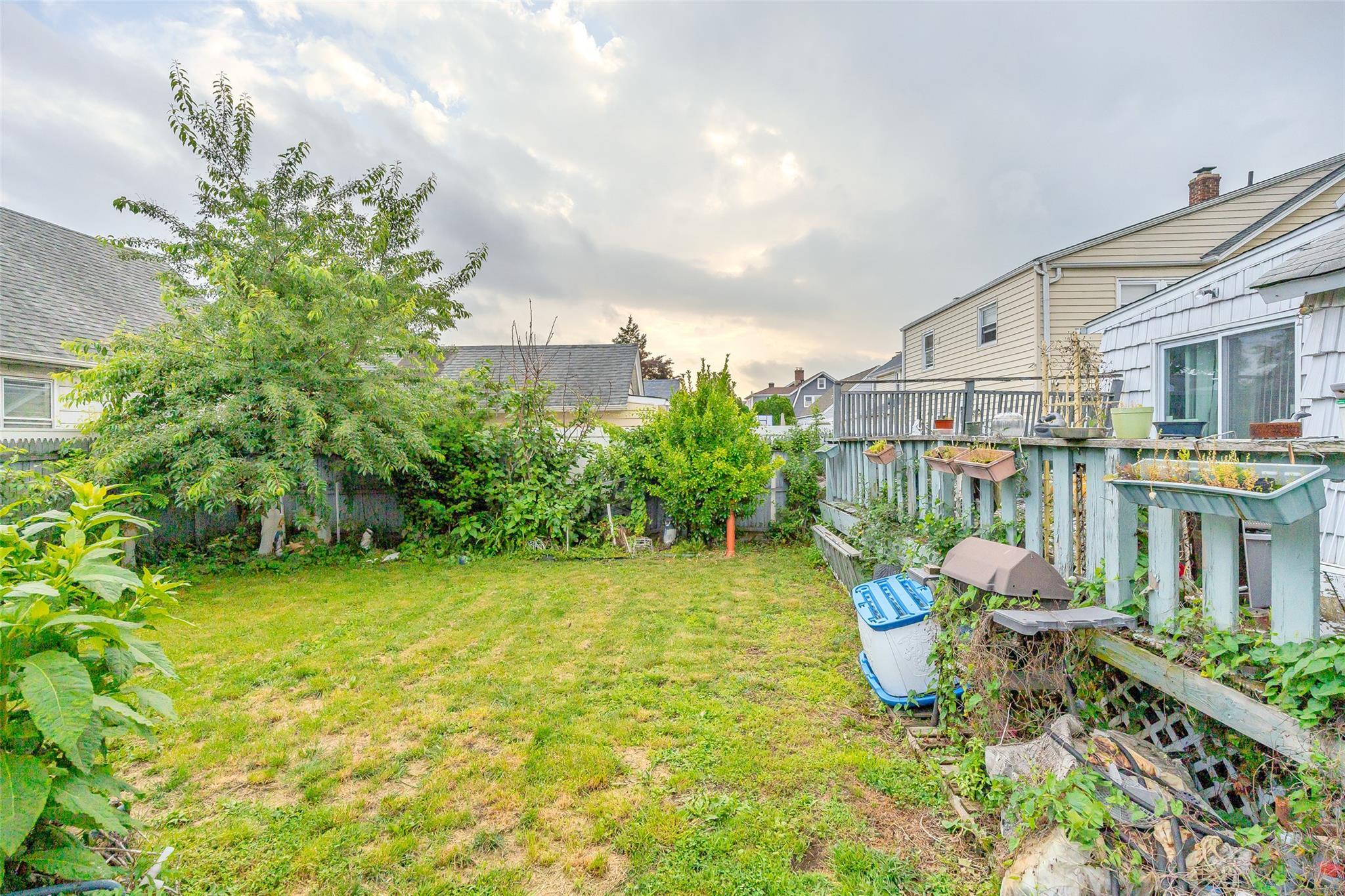 Single Family Westbury  Nassau County, NY 11501, MLS-877077-23
