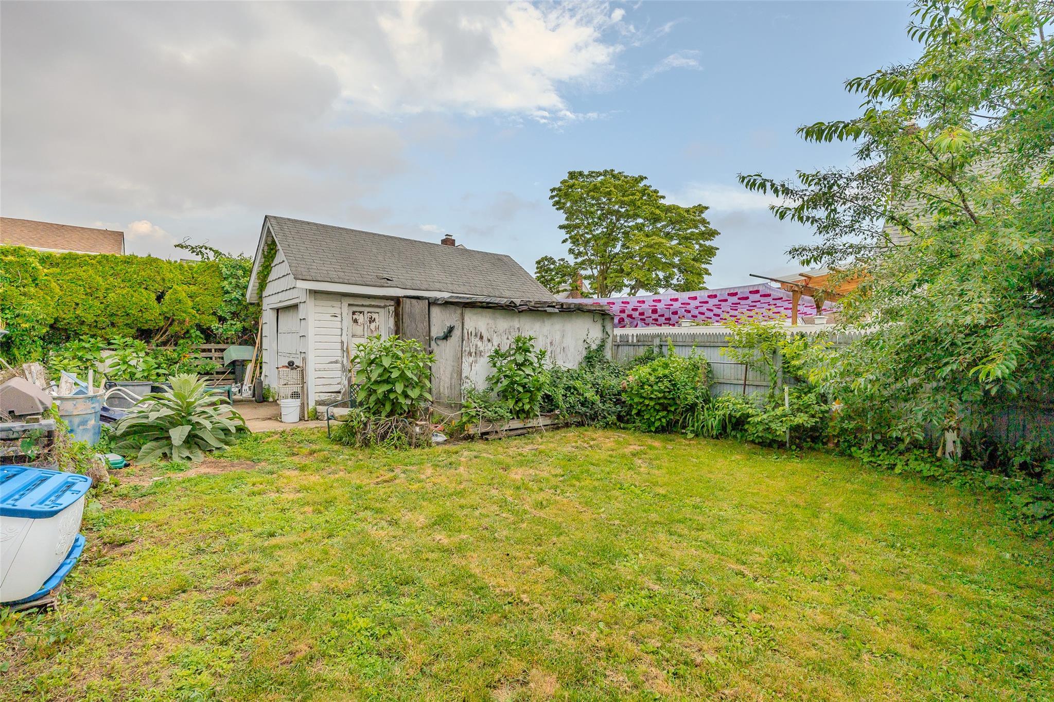 Single Family Westbury  Nassau County, NY 11501, MLS-877077-25