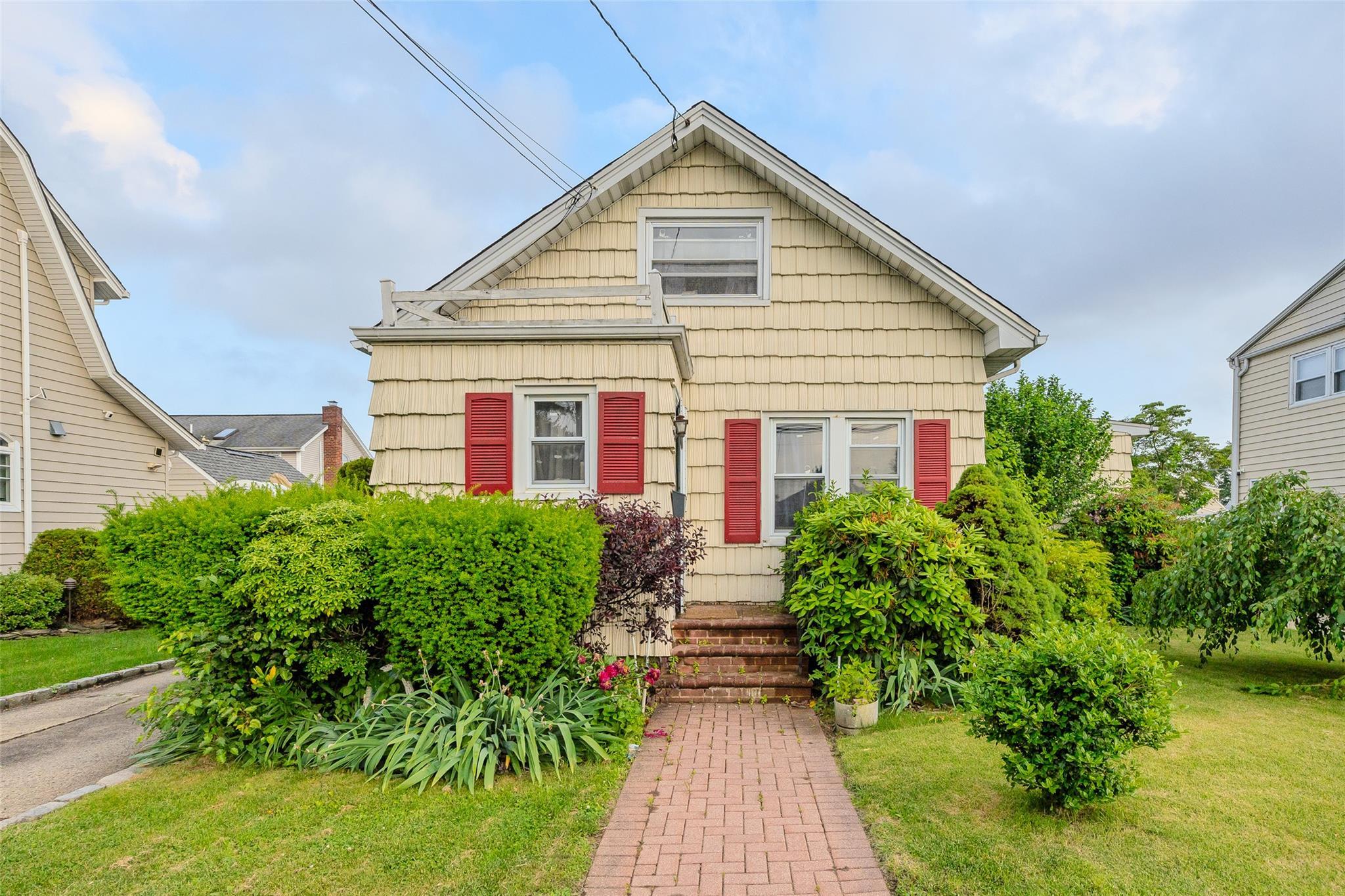 Single Family Westbury  Nassau County, NY 11501, MLS-877077-3
