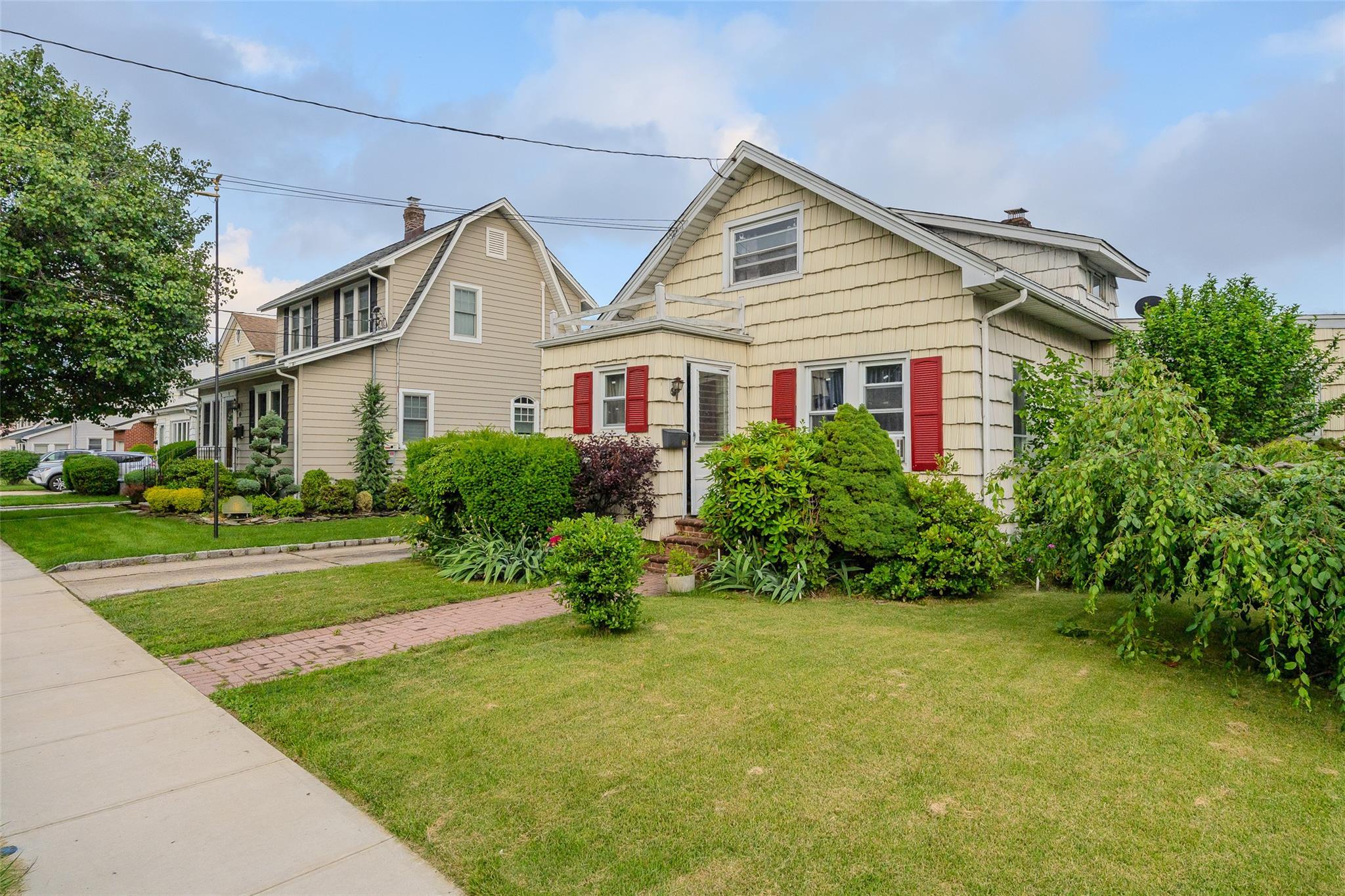Single Family Westbury  Nassau County, NY 11501, MLS-877077-4