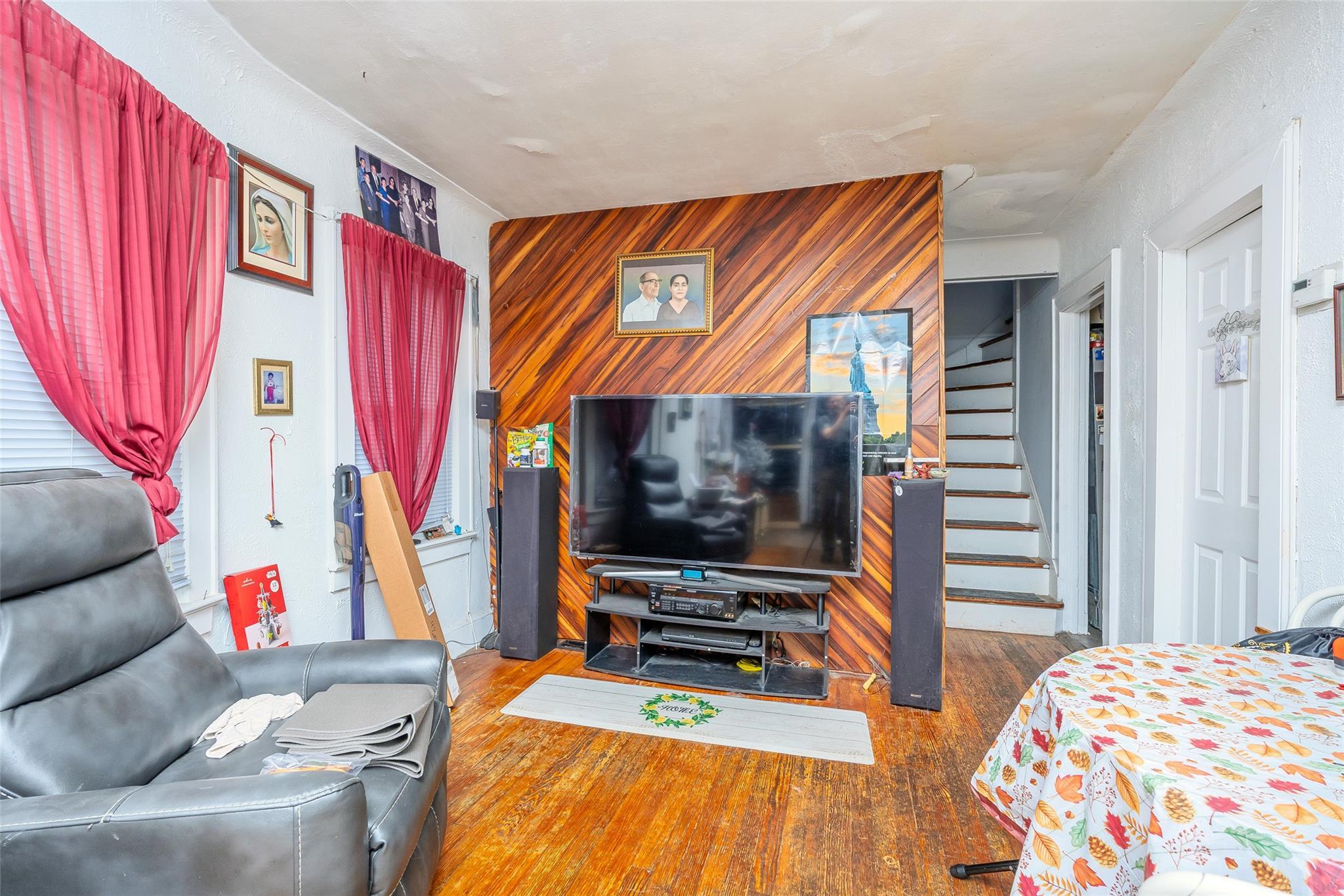 Single Family Westbury  Nassau County, NY 11501, MLS-877077-9