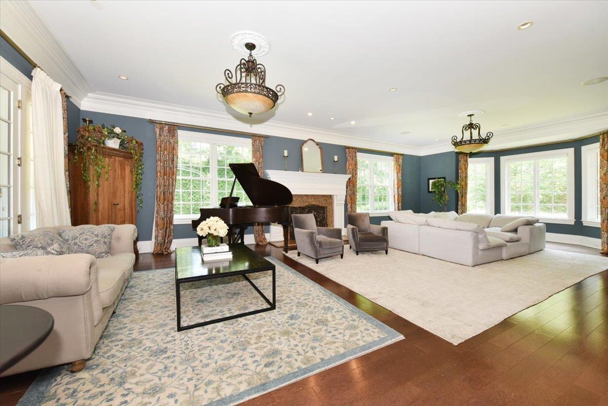 Single Family Stewart Nassau County, NY 11791, MLS-877149-11