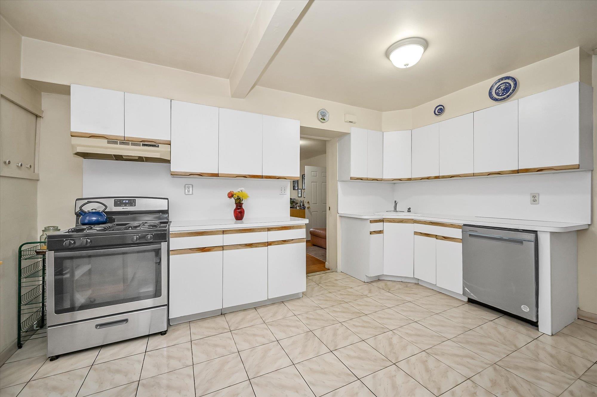 Single Family 101st Queens, NY 11369, MLS-877154-8